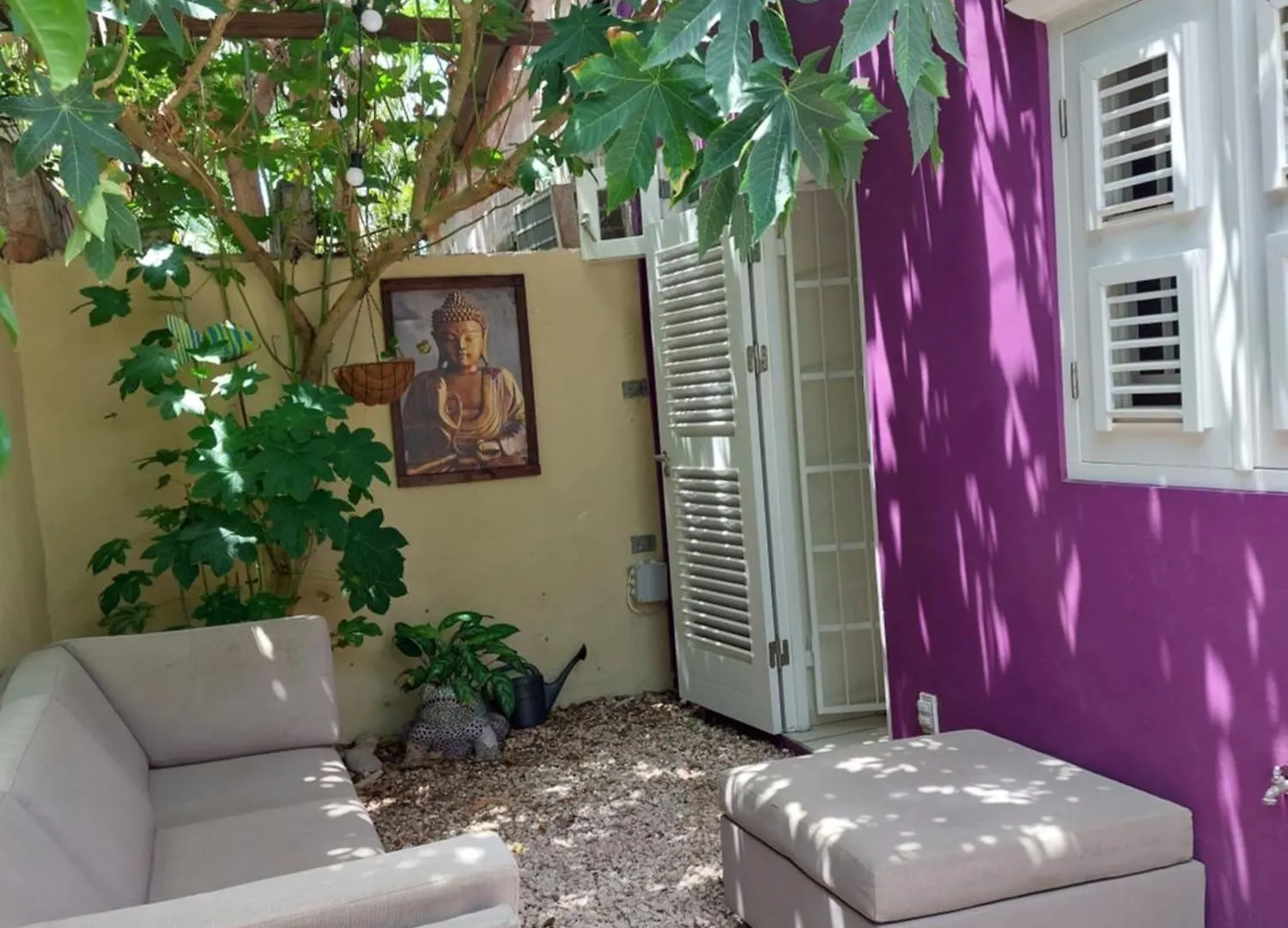Purple House In Colorful City Centre Виллемстад